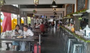 Loko Café Malioboro, Hadirkan tempat Berlatar Rel Kereta Api, untuk Pengunjung Bersantai