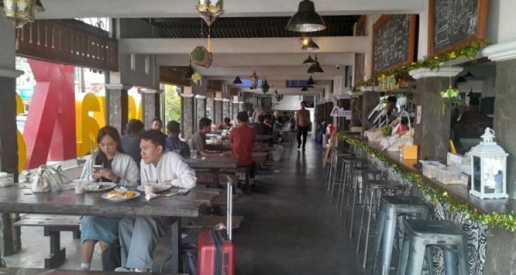 Loko Café Malioboro, Hadirkan tempat Berlatar Rel Kereta Api, untuk Pengunjung Bersantai