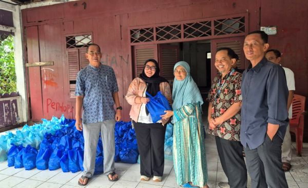 1 Jelang Lebaran, Indah Kiat Tangerang, Salurkan Sembako, Warga Kabupaten Tangerang, Kota Tangsel