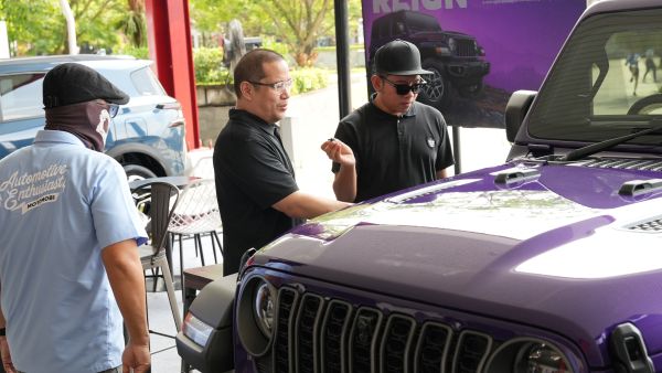Jeep Rayakan 4x4 Day, Hadirkan Wrangler & Gladiator Model Year 2026 di Indonesia, Tampilkan Warna Ikonik “Reign”