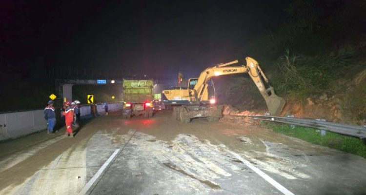 Longsor di Tol Bocimi KM 72, Kementerian PU, Gerak Cepat Tangani Material Longsor