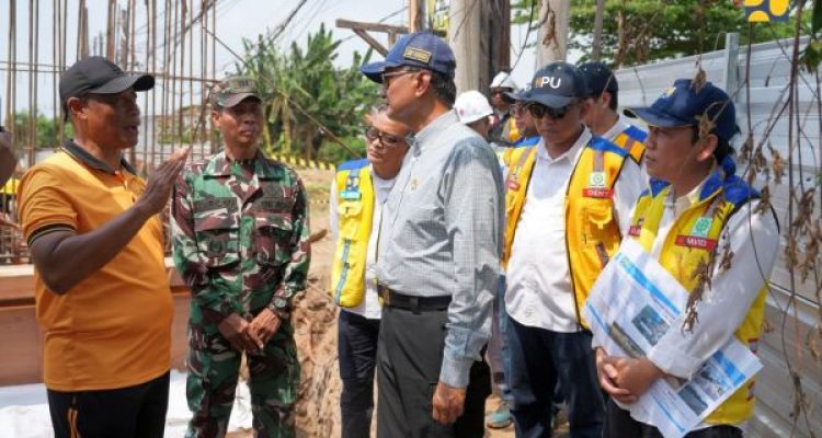 Menteri Dody, Tinjau Pembangunan Jembatan Bokwedi di Pasuruan, Ditargetkan Fungsional Sebelum Nataru