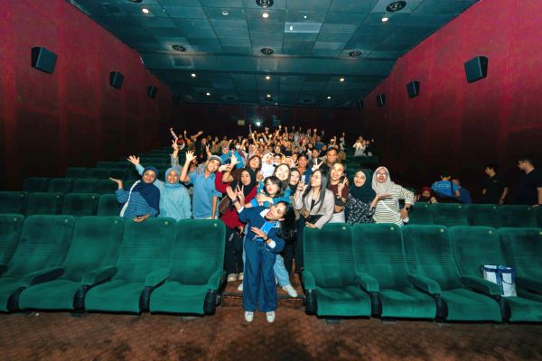 2 Bioskop Banjir Air Mata, 88.060 Penonton Jadi Saksi Dua Hari Pertama, Betapa Berharganya Memori Ibu, Film Yang Lain Boleh Hilang Asal Kau Jangan