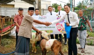 Berbagi di Hari Raya, ARYADUTA Lippo Village, Salurkan Hewan Kurban , IDUL ADHA