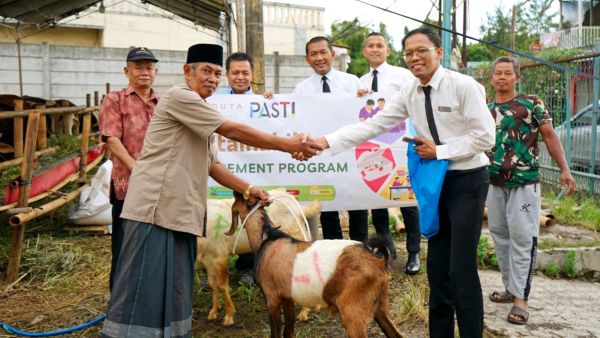 Berbagi di Hari Raya, ARYADUTA Lippo Village, Salurkan Hewan Kurban , IDUL ADHA