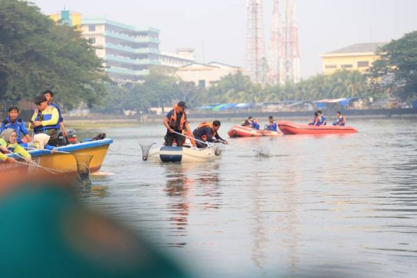Peringati Hari Lingkungan Hidup Sedunia, 12,7 Ton Sampah, Sungai Cisadane