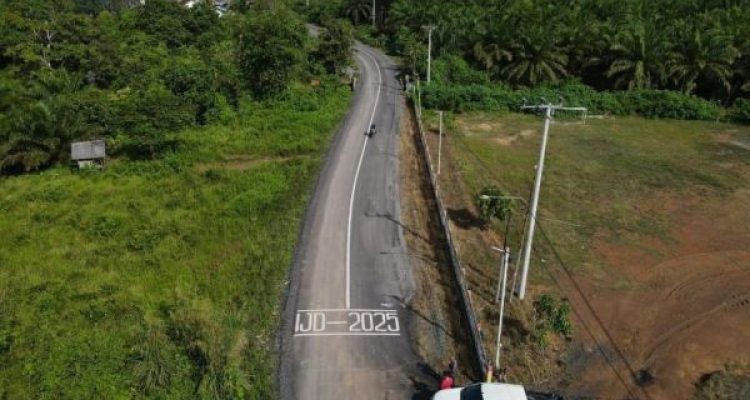 Inpres Jalan Daerah 2025, Kementerian PU, Perkuat Akses Distribusi Komoditas Ekspor Kayu Arang di Kotabaru