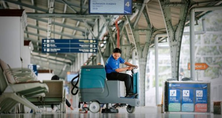 Jaga Kelestarian Lingkungan, KAI Services, Teknologi Smart Cleaning Ramah Lingkungan