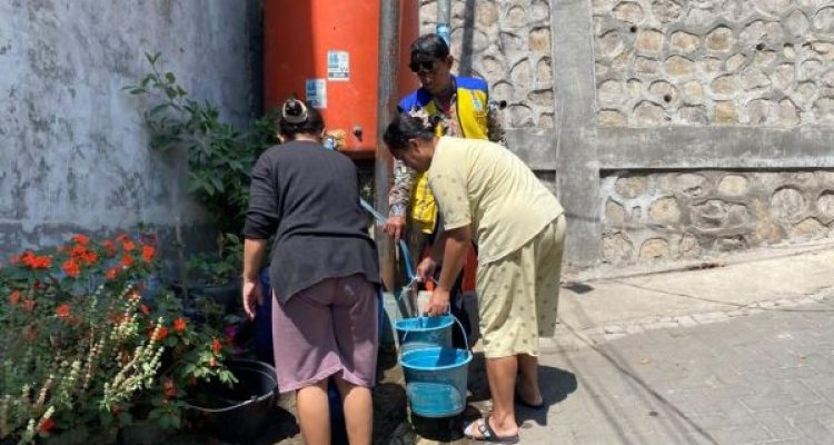 Kementerian PU, Dukung Status Siaga Darurat, Salurkan Air Bersih, Warga Terdampak Kekeringan di Cimahi