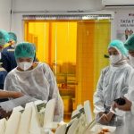 Dari Balik Dapur, Pegawai Bagian Produksi, Bekerja Menyiapkan Sajian di Kereta, KAI Service