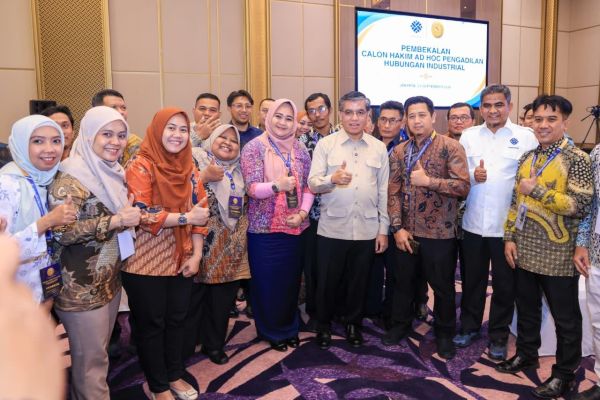 Menaker RI, Hakim Ad Hoc PHI Jaga Kepastian Hukum, Menteri Ketenagakerjaan Yassierli