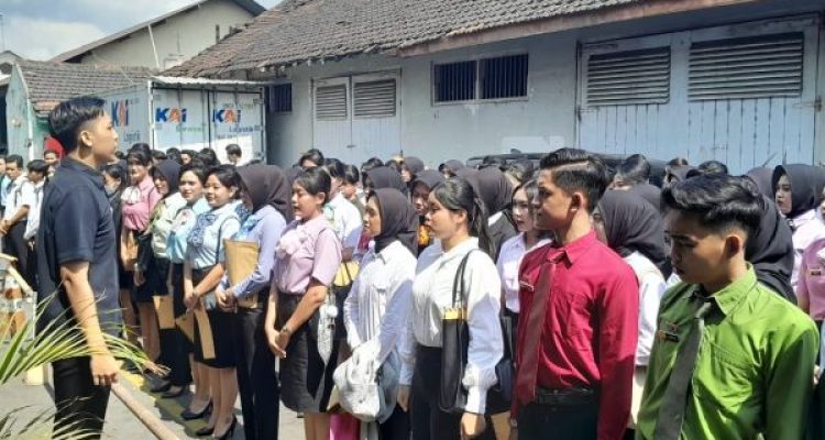 1 KAI Services Regional 6 Yogyakarta, Walk Interview, Pramugara dan Pramugari Kereta Api