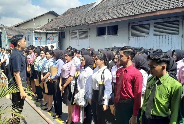 1 KAI Services Regional 6 Yogyakarta, Walk Interview, Pramugara dan Pramugari Kereta Api