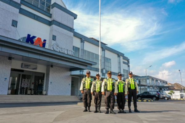 1 Siaga dan Responsif, Petugas Security KAI Services, Hadirkan Pelayanan Prima untuk Pelanggan